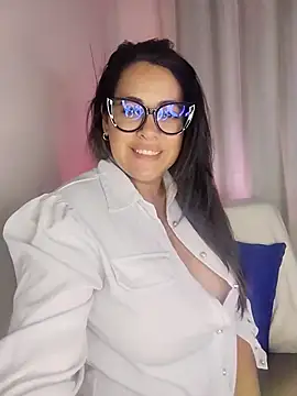 Nicoleefaith  online show from 15, 4, 2026