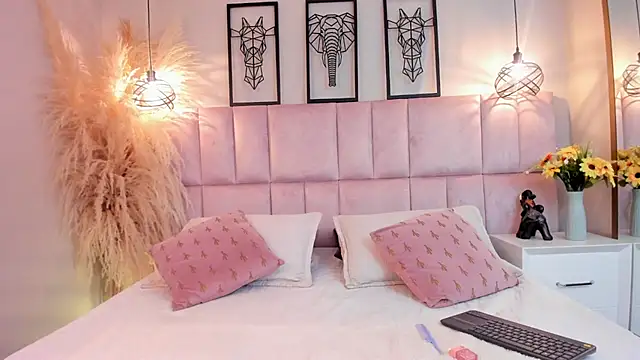 Snapshot of Nina_Ford_ chatting on 12, 9, 2025 Nina Ford online show from 12, 9, 2025