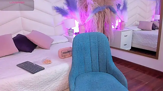 Nina Ford  online show from 9, 4, 2026