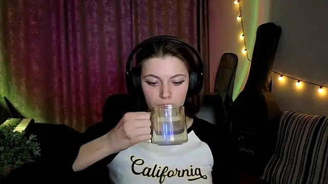 CutieAnny online show from 25, 2, 2026