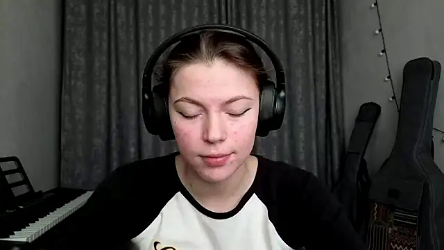 CutieAnny online show from 10, 3, 2026