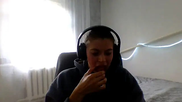 CutieAnny online show from 12, 9, 2025