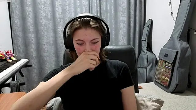 CutieAnny online show from 10, 5, 2026