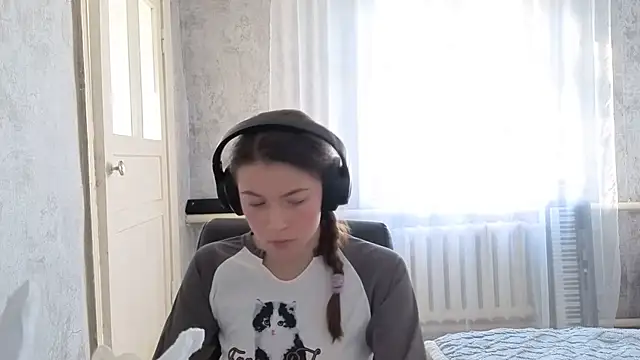 CutieAnny online show from 8, 10, 2025