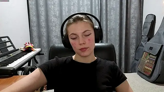 CutieAnny online show from 14, 4, 2026