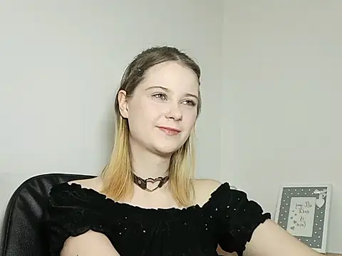 LydiaYoung online show from 25, 9, 2025