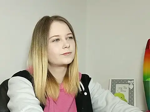 LydiaYoung online show from 13, 11, 2025