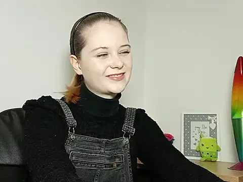 LydiaYoung online show from 16, 10, 2025