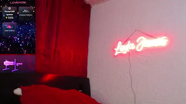 leyla james  online show from 25, 9, 2025