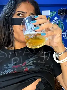 Snapshot of V-Hot-Sweti chatting on 19, 11, 2025 V-Hot-Sweti online show from 19, 11, 2025