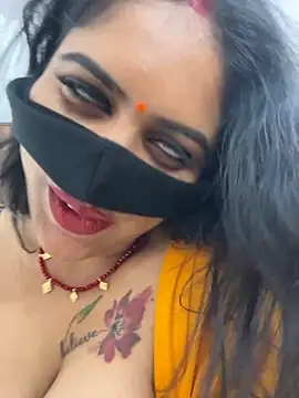 Snapshot of V-Hot-Sweti chatting on 18, 10, 2025 V-Hot-Sweti online show from 18, 10, 2025