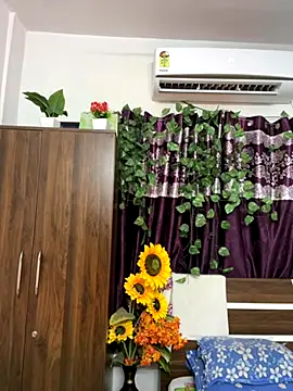 Snapshot of V-Hot-Sweti chatting on 29, 10, 2025 V-Hot-Sweti online show from 29, 10, 2025