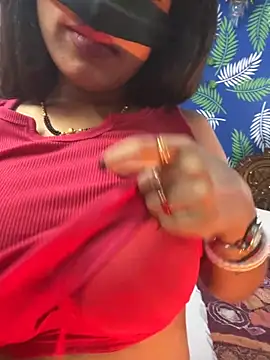 Snapshot of V-Hot-Sweti chatting on 17, 11, 2025 V-Hot-Sweti online show from 17, 11, 2025