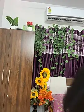 Snapshot of V-Hot-Sweti chatting on 24, 10, 2025 V-Hot-Sweti online show from 24, 10, 2025