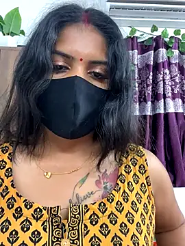 Snapshot of V-Hot-Sweti chatting on 3, 10, 2025 V-Hot-Sweti online show from 3, 10, 2025