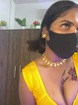 Snapshot of V-Hot-Sweti chatting on 8, 10, 2025 V-Hot-Sweti online show from 8, 10, 2025