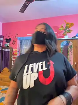 Snapshot of V-Hot-Sweti chatting on 12, 11, 2025 V-Hot-Sweti online show from 12, 11, 2025