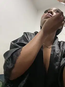 zaracollins01 online show from 9, 9, 2025