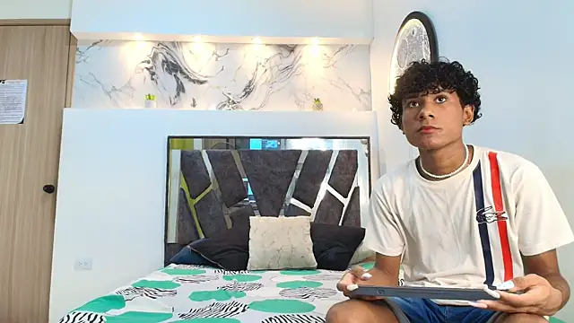 LONDON BOYS1 online show from 25, 10, 2025