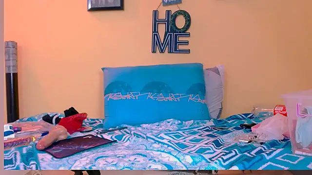 skinnyyuliana18 online show from 23, 10, 2025