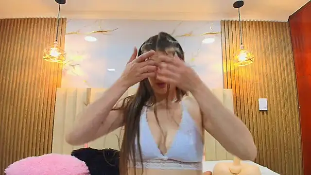 Dafne castro  online show from 8, 5, 2026