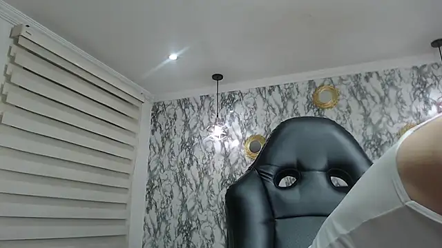 Dafne castro  online show from 30, 11, 2025