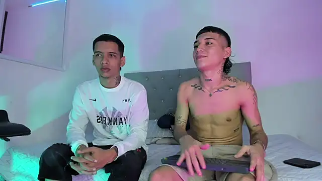 Snapshot of twinkDuohot chatting on 12, 2, 2026 twinkDuohot online show from 12, 2, 2026