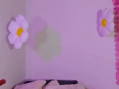 Naomi Flame online show from 9, 9, 2025