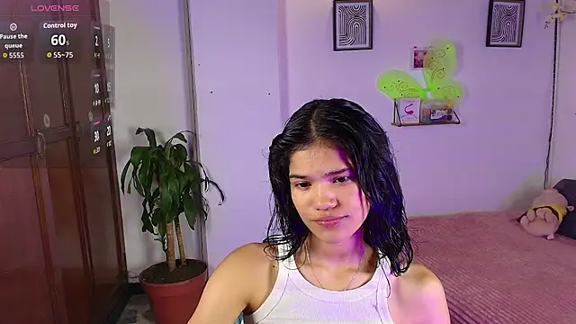 emycarver09 online show from 2, 11, 2025