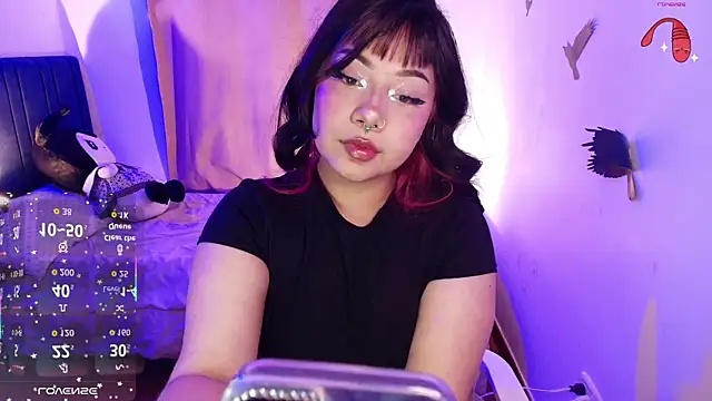 Snapshot of annie-russel chatting on 7, 11, 2025 annie-russel online show from 7, 11, 2025