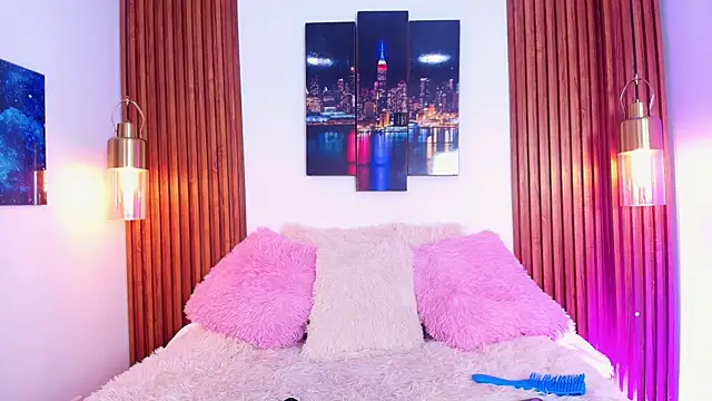 Emily Vaughan online show from 6, 10, 2025