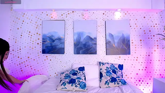 Emily Vaughan online show from 25, 11, 2025