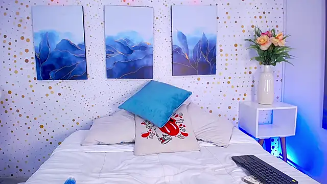 Emily Vaughan online show from 8, 11, 2025