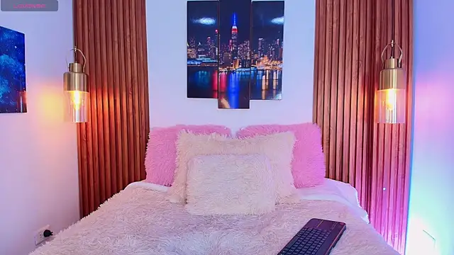 Emily Vaughan online show from 4, 10, 2025