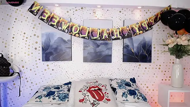 Emily Vaughan online show from 20, 10, 2025