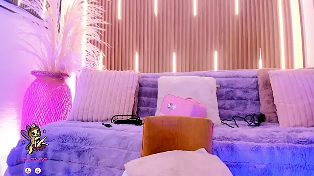 ArianaSantana online show from 24, 11, 2025