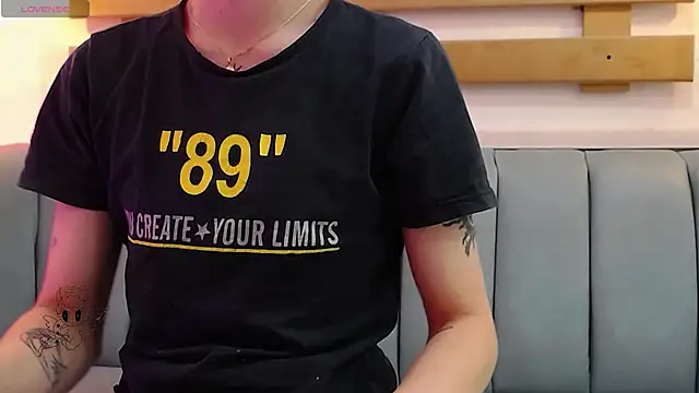 ArianaSantana online show from 6, 11, 2025