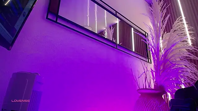 ArianaSantana online show from 12, 11, 2025