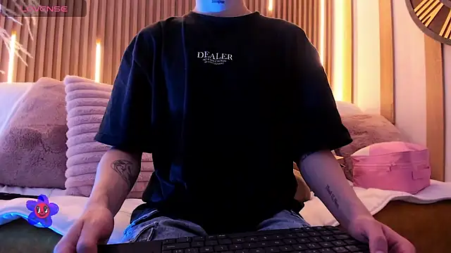 ArianaSantana online show from 11, 11, 2025