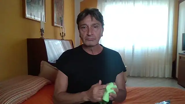 Snapshot of lattediyak chatting on 9, 10, 2025 lattediyak online show from 9, 10, 2025