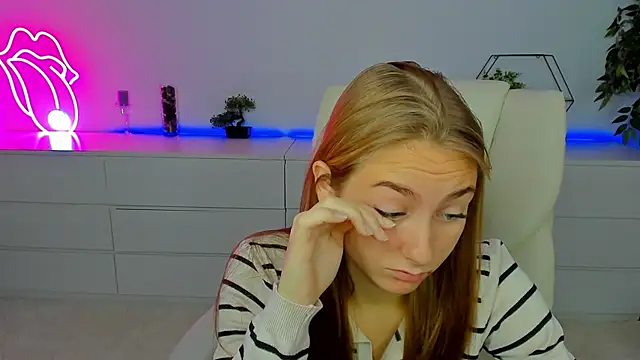 MilaAddams online show from 9, 10, 2025