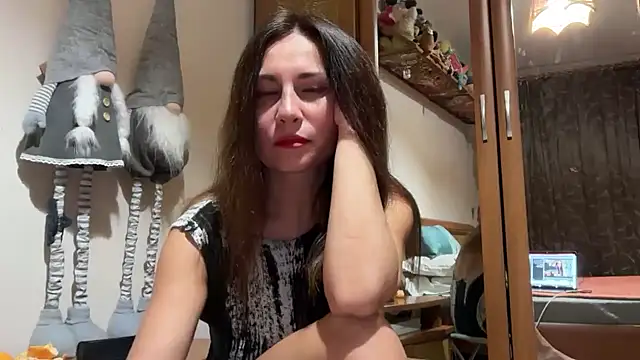 Snapshot of Cyreluna chatting on 18, 11, 2025 Cyreluna online show from 18, 11, 2025