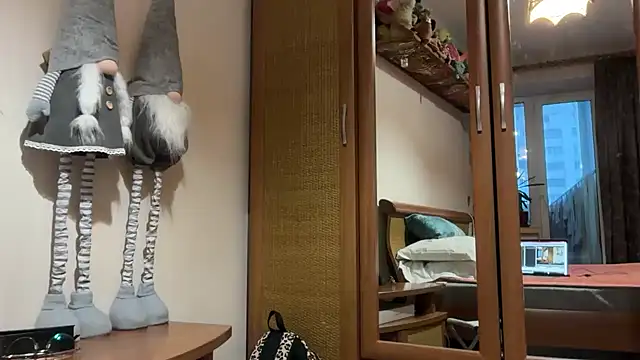 Snapshot of Cyreluna chatting on 17, 11, 2025 Cyreluna online show from 17, 11, 2025