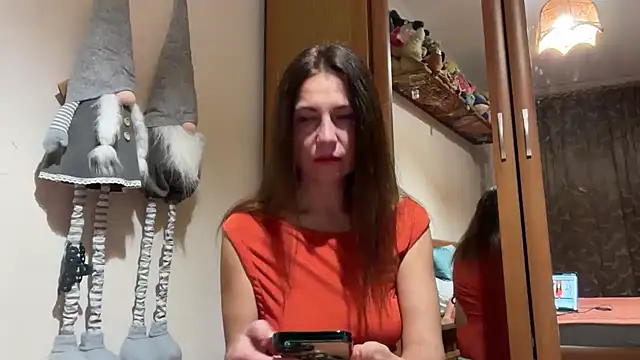 Snapshot of Cyreluna chatting on 13, 11, 2025 Cyreluna online show from 13, 11, 2025