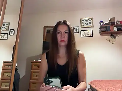 Snapshot of Cyreluna chatting on 9, 11, 2025 Cyreluna online show from 9, 11, 2025