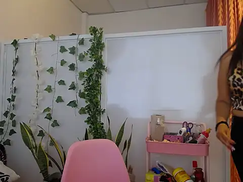 Manuela lara  online show from 25, 9, 2025