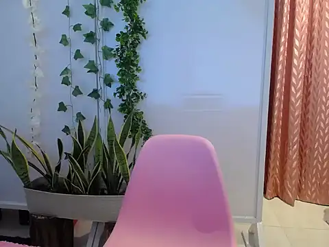 Manuela lara  online show from 8, 10, 2025