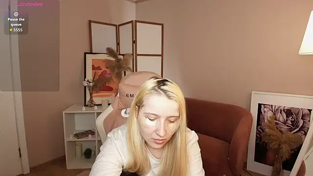 Milana Key online show from 15, 12, 2025