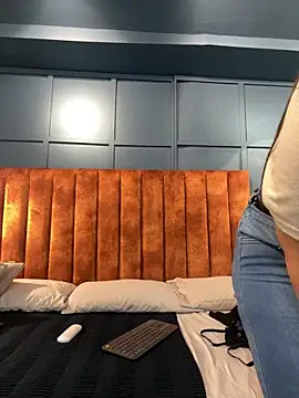 Tayler Kim online show from 25, 2, 2026