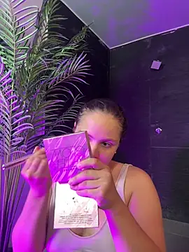 Tayler Kim online show from 5, 4, 2026